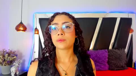 Snapshot of antonellepiercee chatting on 19, 2, 2025 A N T O N E L L E online show from 19, 2, 2025