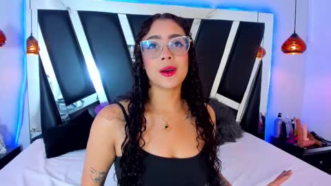 Snapshot of antonellepiercee chatting on 20, 2, 2025 A N T O N E L L E online show from 20, 2, 2025