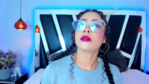 Snapshot of antonellepiercee chatting on 22, 2, 2025 A N T O N E L L E online show from 22, 2, 2025