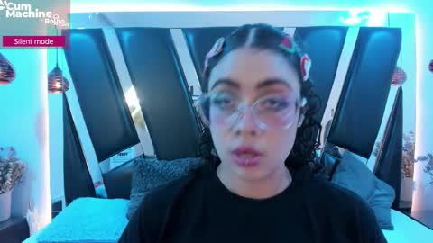 Snapshot of antonellepiercee chatting on 11, 9, 2025 A N T O N E L L E online show from 11, 9, 2025