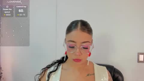 Snapshot of antonellepiercee chatting on 20, 9, 2025 A N T O N E L L E online show from 20, 9, 2025