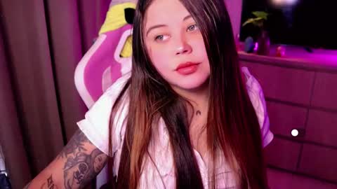   Independent model  online show from 25, 3, 2026