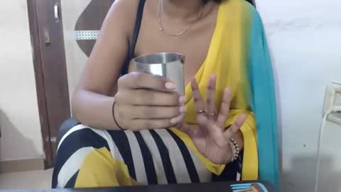Snapshot of anya_kapoor chatting on 23, 9, 2025 anya kapoor no face online show from 23, 9, 2025