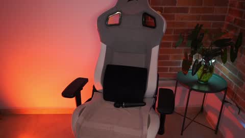 anya online show from 2, 1, 2025