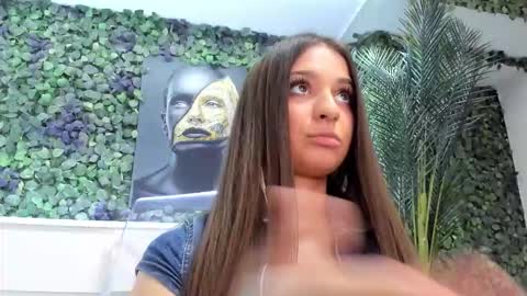 Snapshot of anyssia_ chatting on 10, 9, 2025 Anyssia  online show from 10, 9, 2025