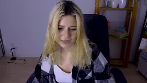 Snapshot of apheliastar chatting on 18, 11, 2025 ApheliaStar online show from 18, 11, 2025