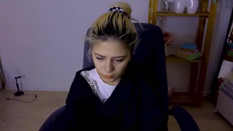 Snapshot of apheliastar chatting on 19, 11, 2025 ApheliaStar online show from 19, 11, 2025