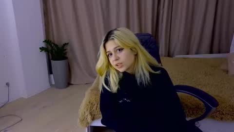 Snapshot of apheliastar chatting on 28, 11, 2025 ApheliaStar online show from 28, 11, 2025