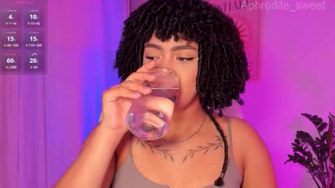 Snapshot of aphrodite_sweet chatting on 12, 11, 2025 Karla online show from 12, 11, 2025