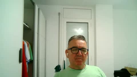 Snapshot of apixaba chatting on 13, 10, 2025 furry bear online show from 13, 10, 2025