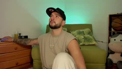 Snapshot of apolorising_ chatting on 6, 10, 2025 Lola Apolo online show from 6, 10, 2025