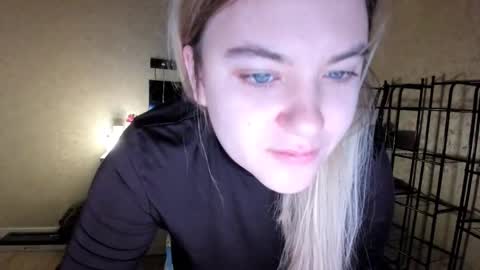 Snapshot of appleyummybuns chatting on 3, 11, 2025 appleyummybuns online show from 3, 11, 2025