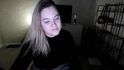 Snapshot of appleyummybuns chatting on 3, 11, 2025 appleyummybuns online show from 3, 11, 2025