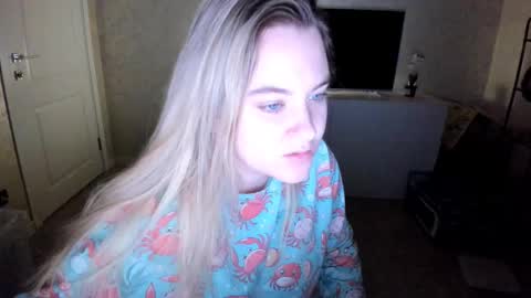 Snapshot of appleyummybuns chatting on 7, 11, 2025 appleyummybuns online show from 7, 11, 2025