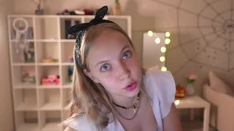  REYNA  my friend   online show from 30, 10, 2025