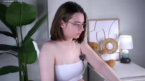 Snapshot of approche_toi_petite chatting on 14, 6, 2026 Meghan online show from 14, 6, 2026