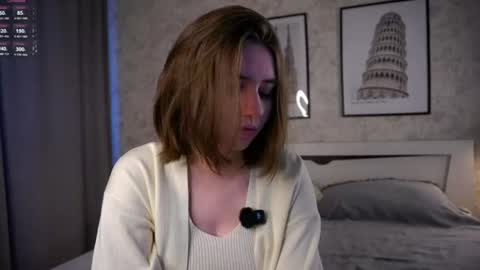 Snapshot of approche_toi_petite chatting on 18, 6, 2026 Meghan online show from 18, 6, 2026