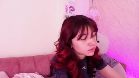 Snapshot of april_bennett chatting on 18, 9, 2025 online show from 18, 9, 2025