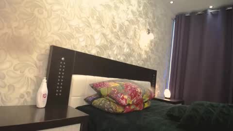 April Bronte online show from 25, 11, 2025