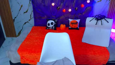 Snapshot of april_daddyssgirl chatting on 10, 10, 2025 APRIL online show from 10, 10, 2025