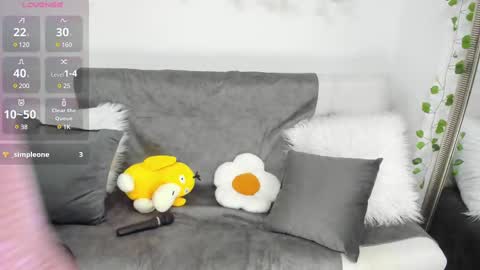 Snapshot of aprildubois_ chatting on 6, 3, 2025 April online show from 6, 3, 2025