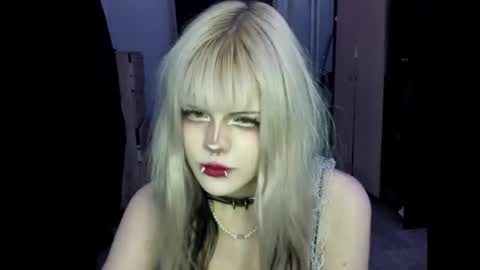 Snapshot of aprilspark chatting on 22, 4, 2026 Alice D online show from 22, 4, 2026