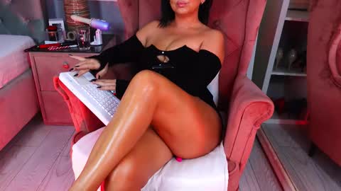 Snapshot of aqueenmonica chatting on 20, 11, 2025 AQueenMonica online show from 20, 11, 2025