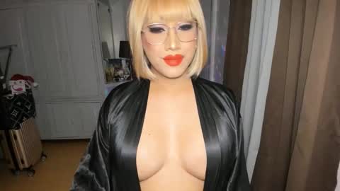 Snapshot of aqueenofcumxx chatting on 13, 12, 2025 Alicia online show from 13, 12, 2025