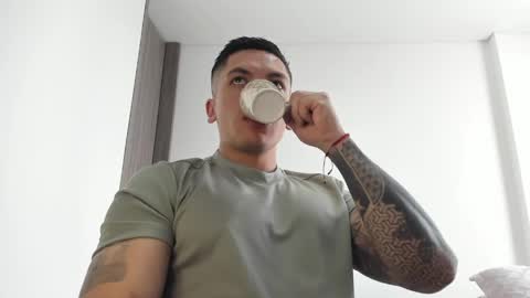 Snapshot of aquiles_51 chatting on 3, 5, 2026 Jonathan online show from 3, 5, 2026