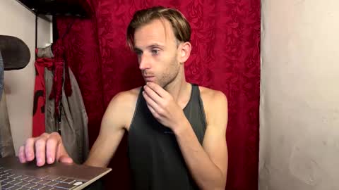 Snapshot of aquilesmade chatting on 12, 10, 2025 Aquilesmade online show from 12, 10, 2025