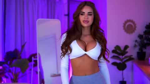 IsaBella online show from 10, 4, 2026