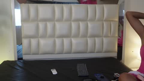   online show from 25, 1, 2025