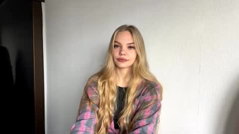 Snapshot of argeliaboivin chatting on 3, 11, 2025 Amelia online show from 3, 11, 2025