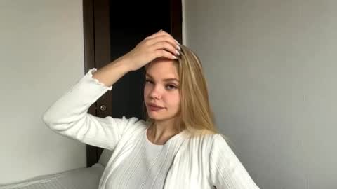 Snapshot of argeliaboivin chatting on 12, 11, 2025 Amelia online show from 12, 11, 2025