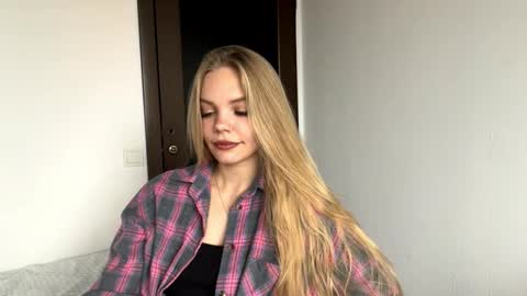 Snapshot of argeliaboivin chatting on 13, 11, 2025 Amelia online show from 13, 11, 2025