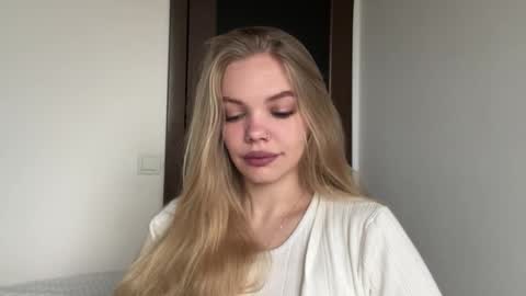 Snapshot of argeliaboivin chatting on 28, 11, 2025 Amelia online show from 28, 11, 2025