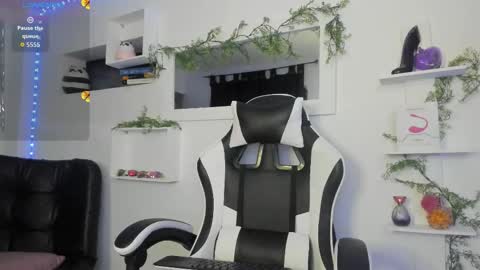 ari lauren online show from 19, 2, 2026