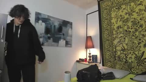 aria y orien  online show from 22, 11, 2025