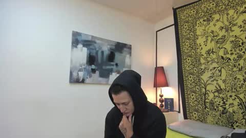 aria y orien  online show from 27, 11, 2025