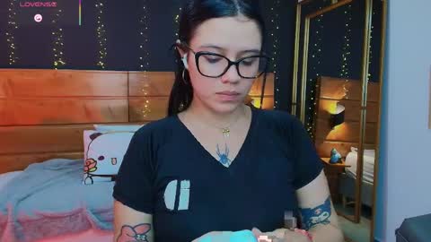 Snapshot of aria_bloomer chatting on 14, 4, 2026 Ari online show from 14, 4, 2026
