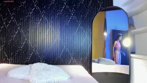 Aria Millers  online show from 2, 12, 2025