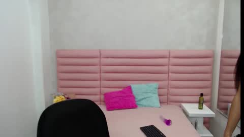 Snapshot of ariadna_princes chatting on 2, 2, 2025 ARIADNA online show from 2, 2, 2025