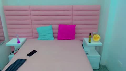 Snapshot of ariadna_princes chatting on 5, 2, 2025 ARIADNA online show from 5, 2, 2025