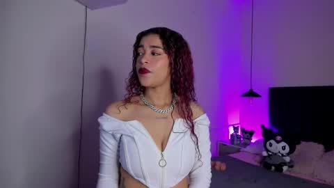 Snapshot of ariadnaaa_ chatting on 7, 11, 2025 Ariadna online show from 7, 11, 2025