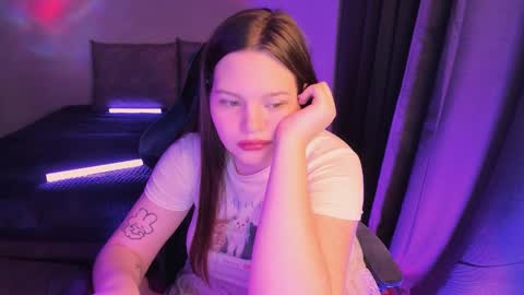 Snapshot of arialane_ chatting on 4, 10, 2025 Aria online show from 4, 10, 2025