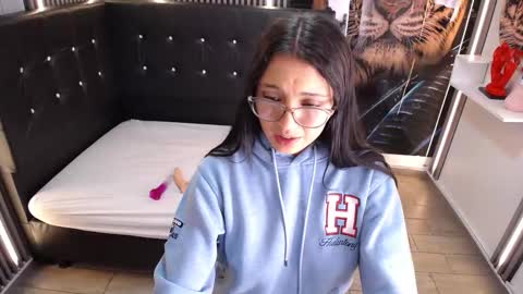 ariana_toro online show from 23, 12, 2025