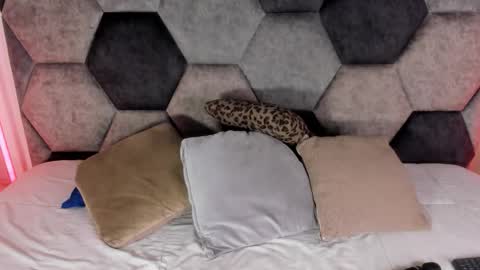    online show from 13, 1, 2026