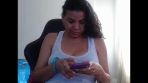 Snapshot of ariannaloovel chatting on 21, 11, 2025 ariannaloovel online show from 21, 11, 2025
