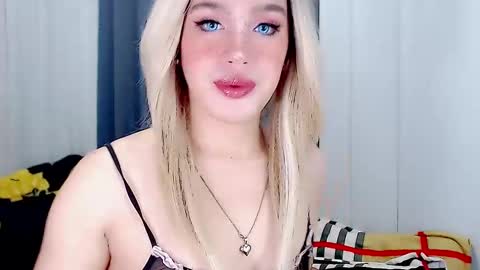 Snapshot of arianne_xoxo777 chatting on 2, 3, 2025 ARIANNE CUMS online show from 2, 3, 2025