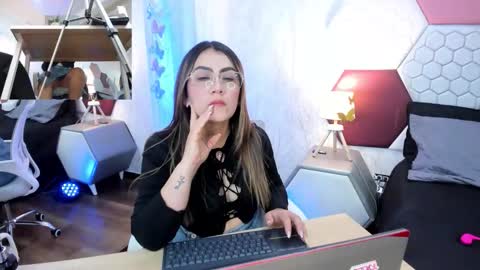Snapshot of ariarous chatting on 23, 5, 2026 aria online show from 23, 5, 2026